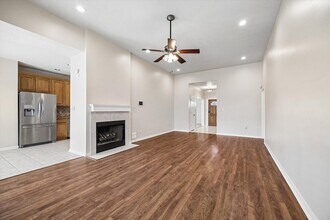 806 Charles Pl in Baytown, TX - Building Photo - Building Photo