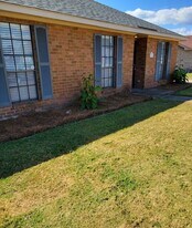 712 E Gardendale Dr in Montgomery, AL - Building Photo