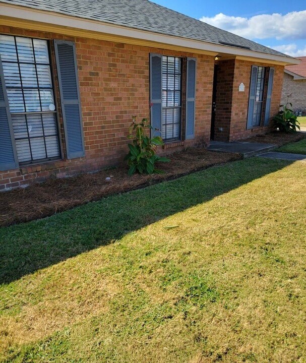712 E Gardendale Dr in Montgomery, AL - Building Photo