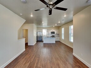 11022 S Trocadero Ave in South Jordan, UT - Foto de edificio - Building Photo