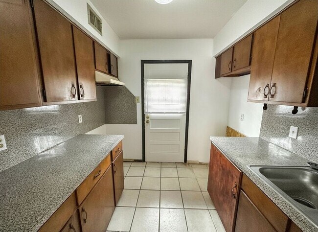 1508 W Nolana Ave in McAllen, TX - Foto de edificio - Building Photo