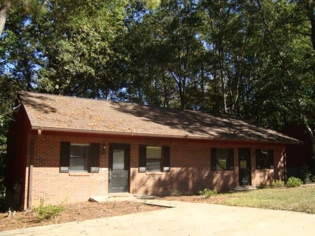 1351-1353 Kurt Cir in Auburn, AL - Building Photo - Building Photo