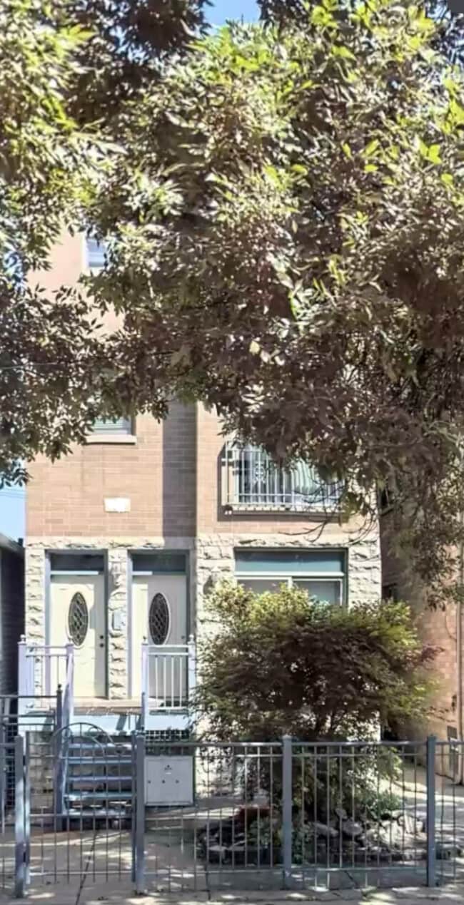 property at 1322 W 31st Pl