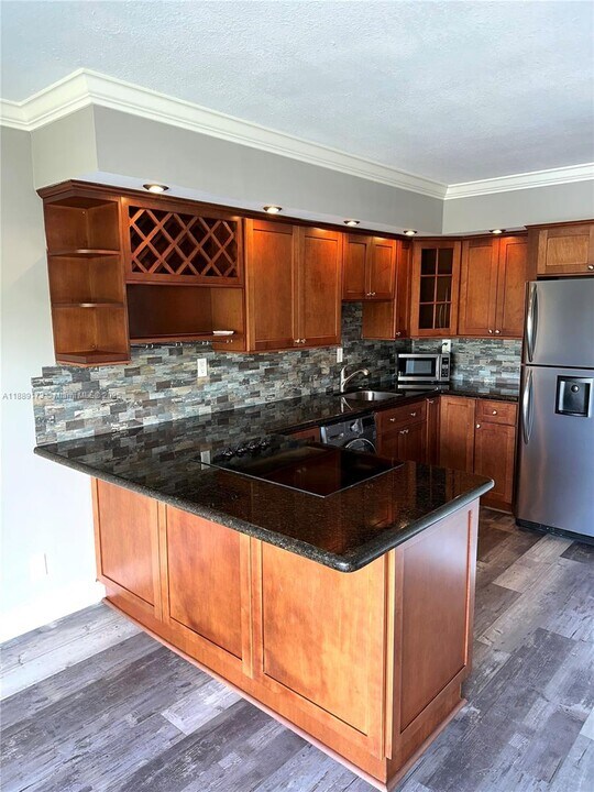 833 NE 18th Ct in Fort Lauderdale, FL - Building Photo