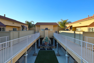 Orangeville Senior Living Apartments 55+ in Riverside, CA - Foto de edificio - Building Photo