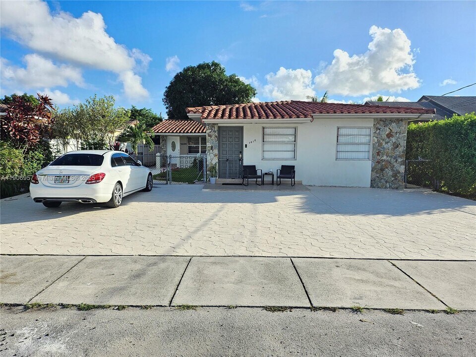 7416 SW 21st St in Miami, FL - Building Photo