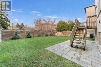 21 Day Lily Cres in Richmond Hill, ON - Building Photo - Building Photo