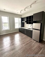 82 Franklin St, Unit 307 in Worcester, MA - Building Photo - Building Photo