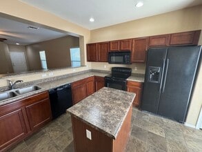 34337 S Ranch Rd in Red Rock, AZ - Building Photo - Building Photo