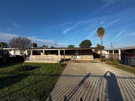 221 K St in Sanger, CA - Building Photo