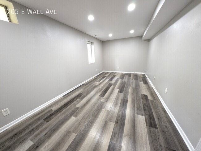 205 E Wall Ave in Des Moines, IA - Building Photo - Building Photo