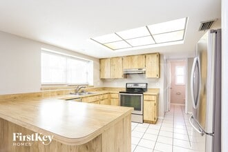 4729 Windflower Cir in Tampa, FL - Building Photo - Building Photo