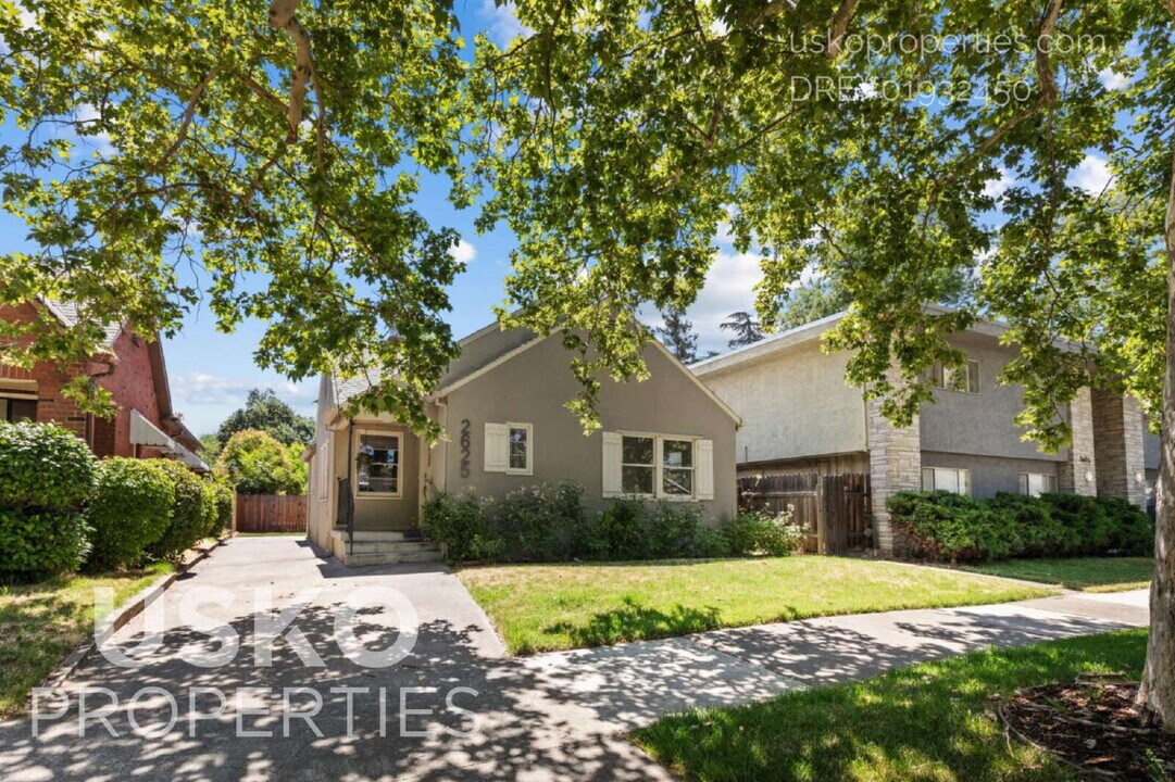 2625 27th St in Sacramento, CA - Building Photo