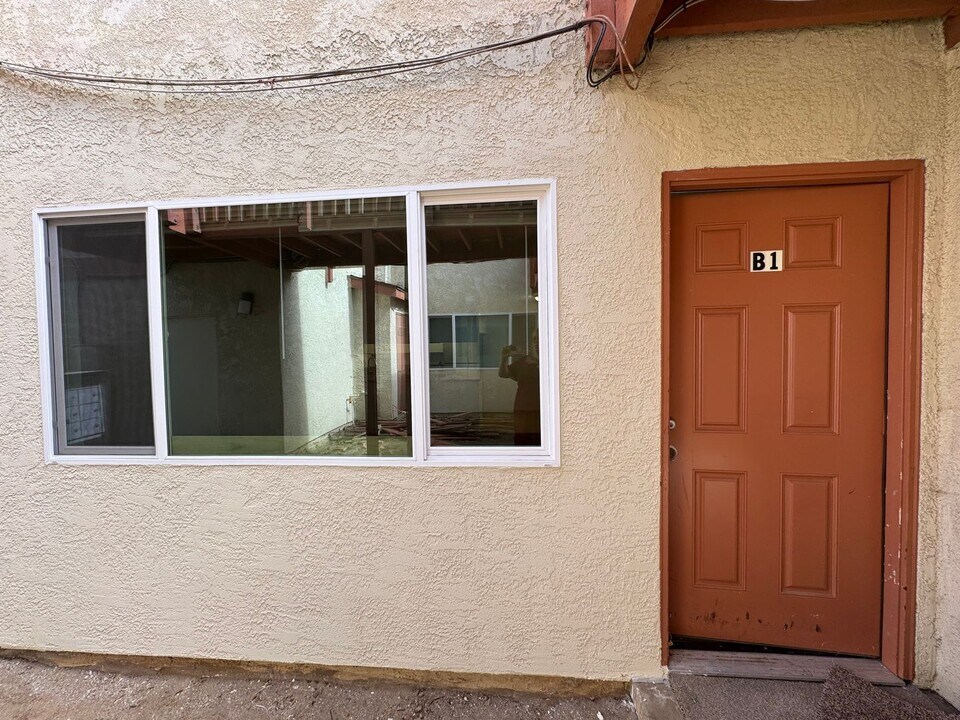 118 W Boone St in Santa Maria, CA - Building Photo