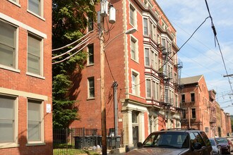 1225-1227 Republic St in Cincinnati, OH - Foto de edificio - Building Photo
