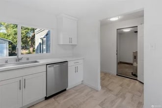 911 E 52nd St in Tacoma, WA - Foto de edificio - Building Photo