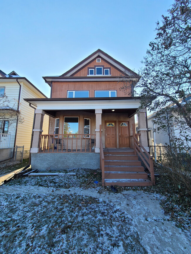 property at 480 Lansdowne Ave