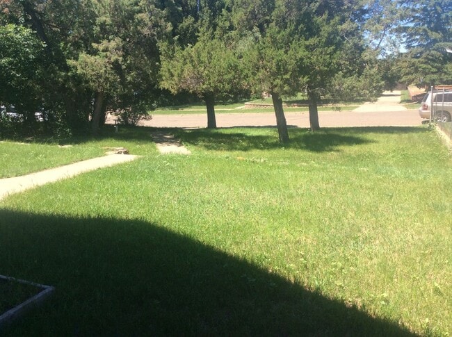 638 2nd Ave E in Dickinson, ND - Building Photo - Building Photo