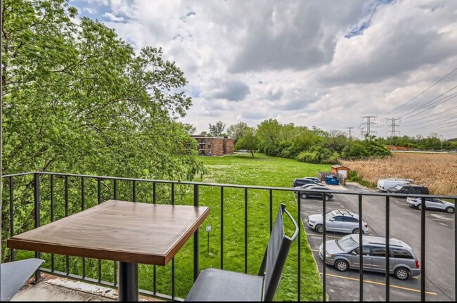 953 N Rohlwing Rd in Addison, IL - Foto de edificio - Building Photo