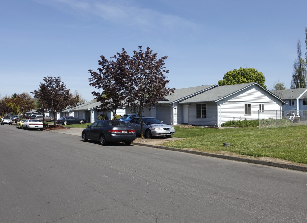 3394-3412 30th Ave NE in Salem, OR - Building Photo