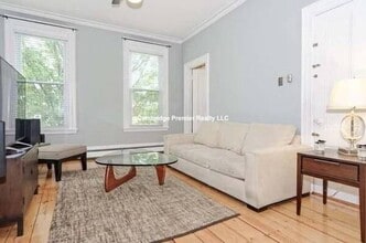 133 Otis St, Unit 2 in Cambridge, MA - Foto de edificio - Building Photo
