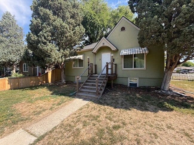 property at 903 N 25th St