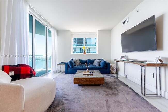665 NE 25th St, Unit 2301 in Miami, FL - Building Photo - Building Photo