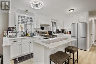 1014 Renaissance Dr in Oshawa, ON - Building Photo - Building Photo