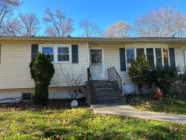 8 Greene Rd in Spring Valley, NY - Building Photo - Building Photo