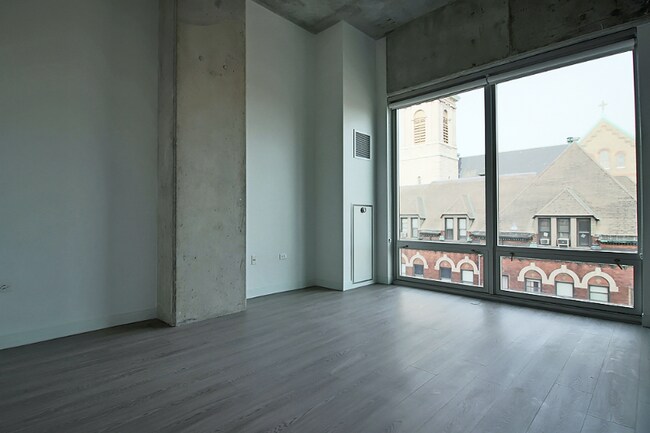 727 N Milwaukee Ave in Chicago, IL - Building Photo - Building Photo
