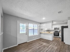 1801 Briar Run in Benbrook, TX - Building Photo - Building Photo
