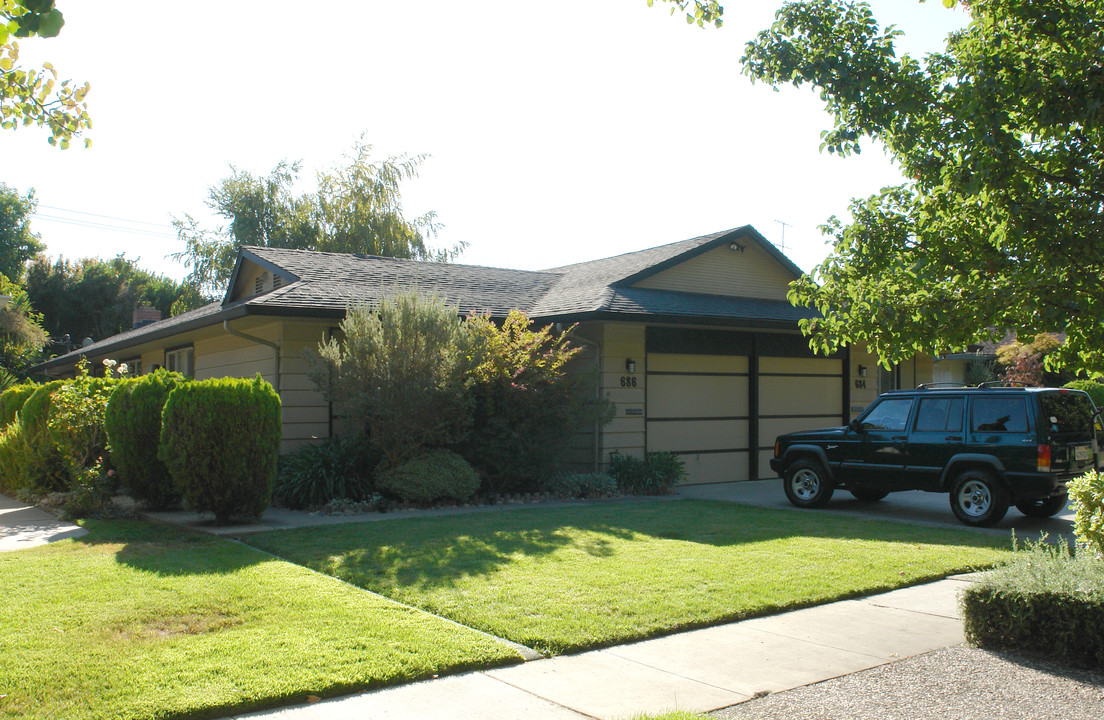 684-686 Monica Ln in Campbell, CA - Foto de edificio