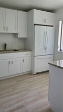 16481 Blatt Blvd in Weston, FL - Foto de edificio - Building Photo