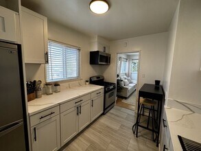 11627 Mayfield Ave, Unit 4 in Los Angeles, CA - Foto de edificio - Building Photo