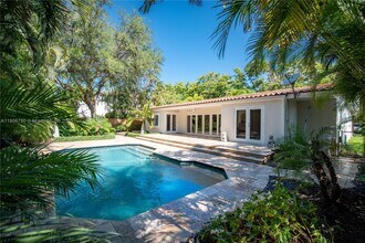 928 Escobar Ave in Coral Gables, FL - Building Photo - Building Photo