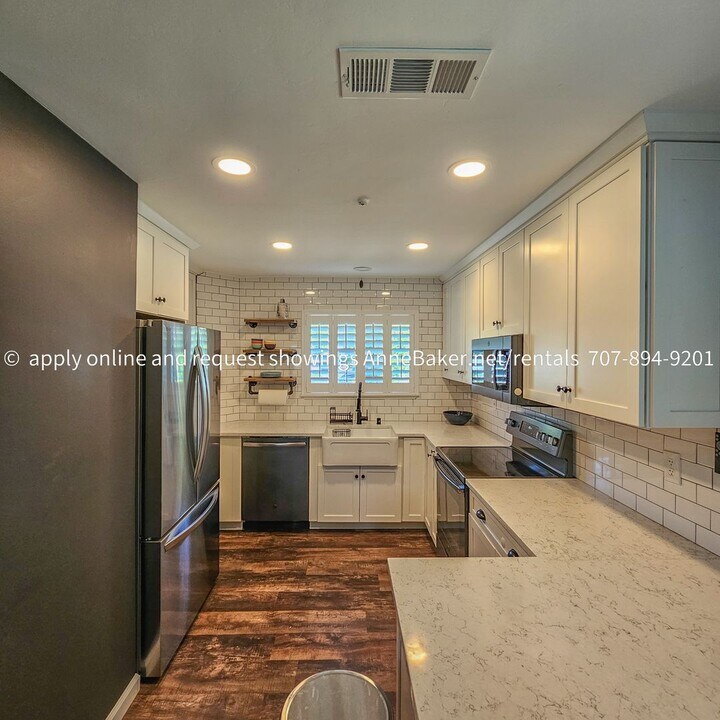 113 Elbridge Ave in Cloverdale, CA - Building Photo