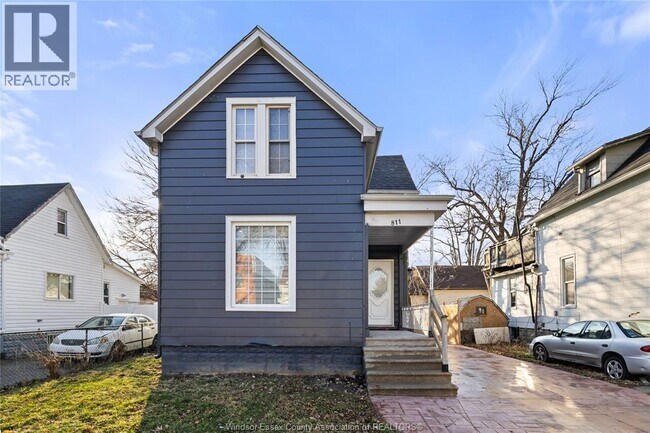 811 Langlois Ave in Windsor, ON - Foto de edificio - Building Photo