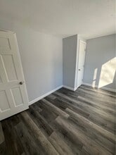 15 Bouchard Ave, Unit 2 in Dracut, MA - Foto de edificio - Building Photo