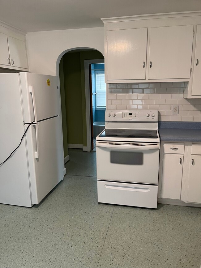 47 Quaker Ln S, Unit 2 in West Hartford, CT - Foto de edificio - Building Photo