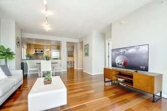 333 1st St in San Francisco, CA - Building Photo - Building Photo
