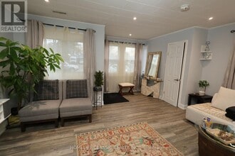 16 River Dr in East Gwillimbury, ON - Building Photo - Building Photo