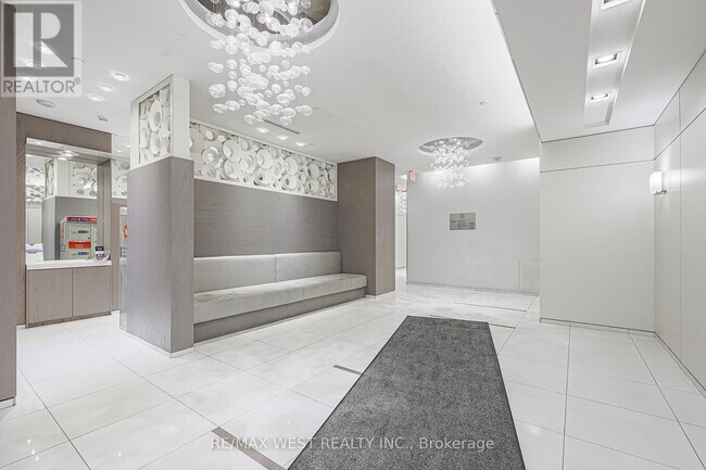 9088-9088 Yonge St in Richmond Hill, ON - Building Photo - Building Photo