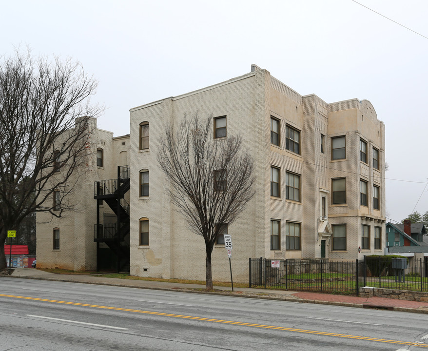 620 NE Parkway Dr in Atlanta, GA - Foto de edificio