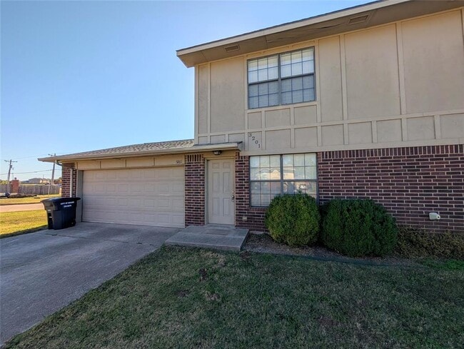 3201 Lois Arlene Cir in Moore, OK - Building Photo - Building Photo