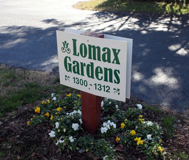 Lomax Gardens in Charlotte, NC - Foto de edificio - Building Photo