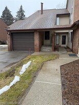 6540 Ridgefield Cir in West Bloomfield Township, MI - Building Photo