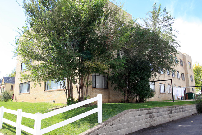 Cherry Manor Apartments in Denver, CO - Foto de edificio - Building Photo