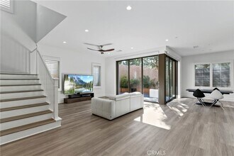 112 Vigna in Irvine, CA - Building Photo - Building Photo