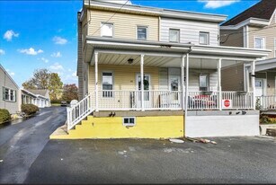 40 W Adamsdale Rd in Schuylkill Haven, PA - Building Photo