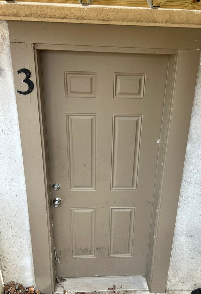 305 E Grandview Dr in Junction City, KS - Building Photo - Building Photo